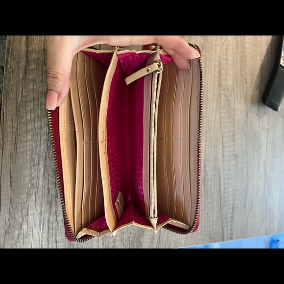 Kate Spade Wallet with gold hardware - Picture 3 of 4